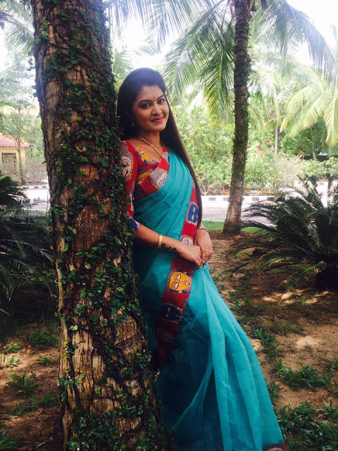 TV Actress Rachitha Mahalakshmi Photo Shoot In Blue Saree 4